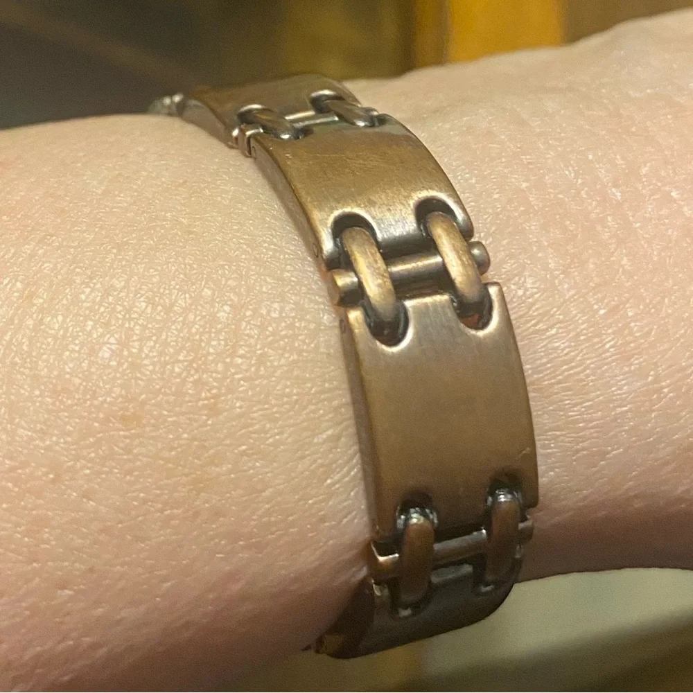 Elegant Copper Tone Metal Magnetic Hourglass-Shaped Link Design Bracelet